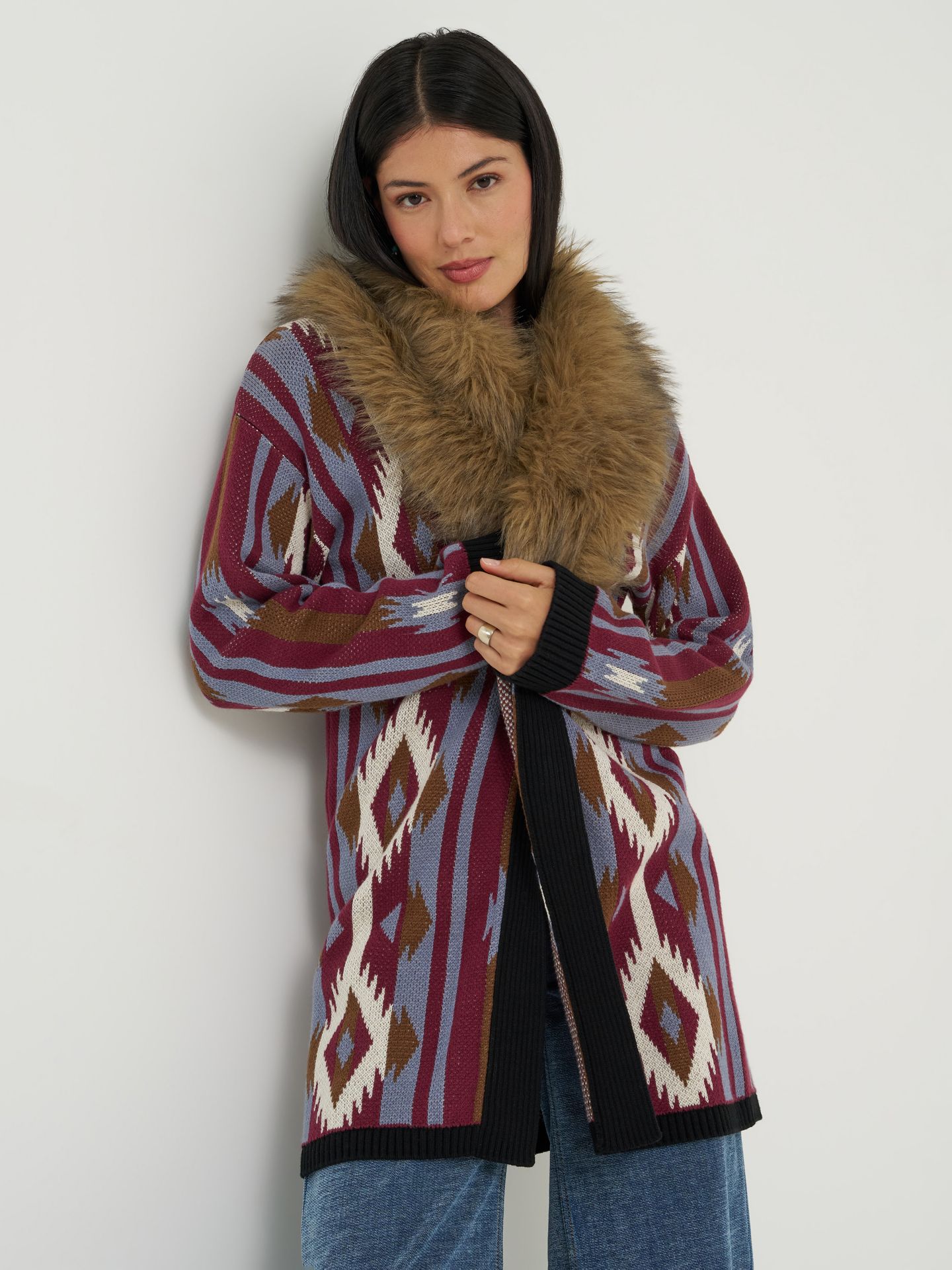 Женские свитеры Lainey Wilson x Wrangler Faux Fur Collar, цвет: С принтом — фото 5