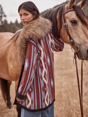 Lainey Wilson x Wrangler Faux Fur Collar Sweater in Exploded Print