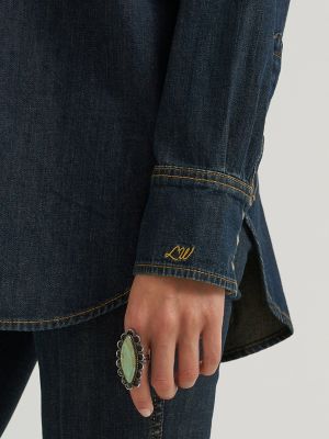 Lainey Wilson x Wrangler Boyfriend Denim Shirt in Sandrider