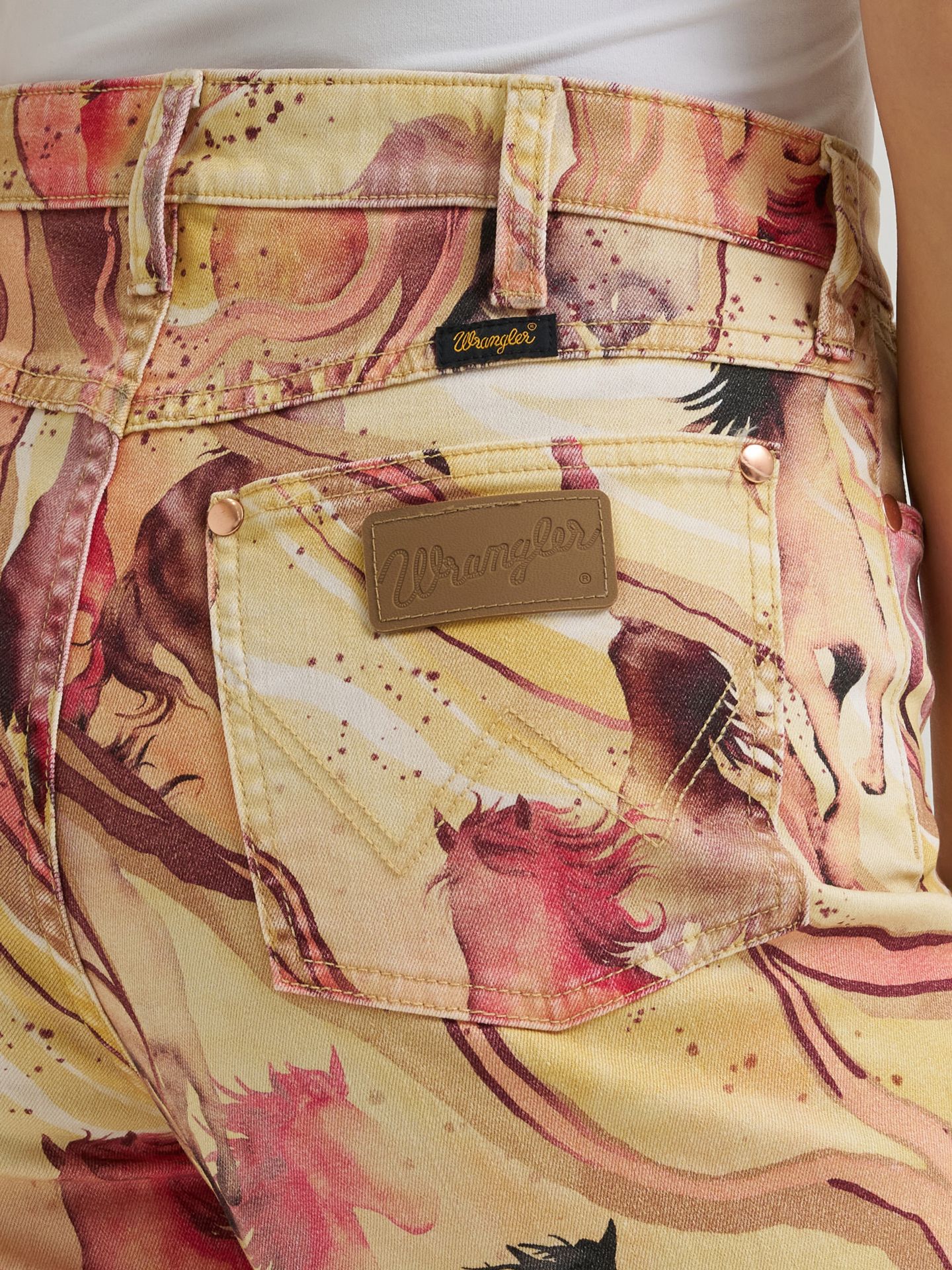 Женские джинсы Lainey Wilson x Wrangler Horse Cheeky Wide Leg, цвет: Мраморный — фото 8