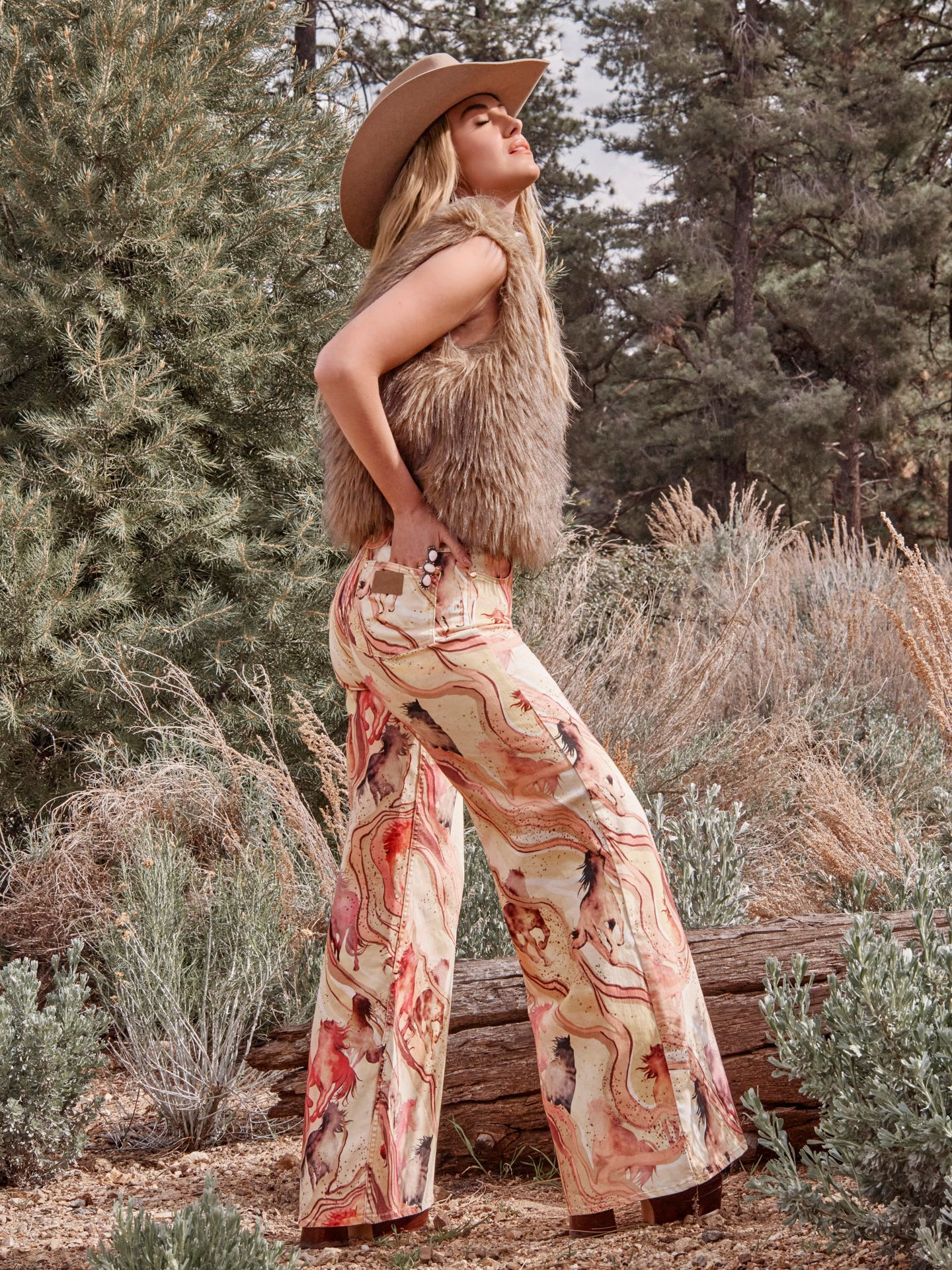 Женские джинсы Lainey Wilson x Wrangler Horse Cheeky Wide Leg, цвет: Мраморный — фото 1