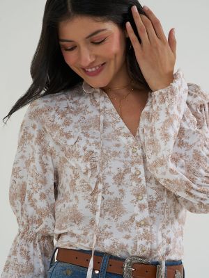 Lainey Wilson x Wrangler Folk Floral Blouse in Folk Floral