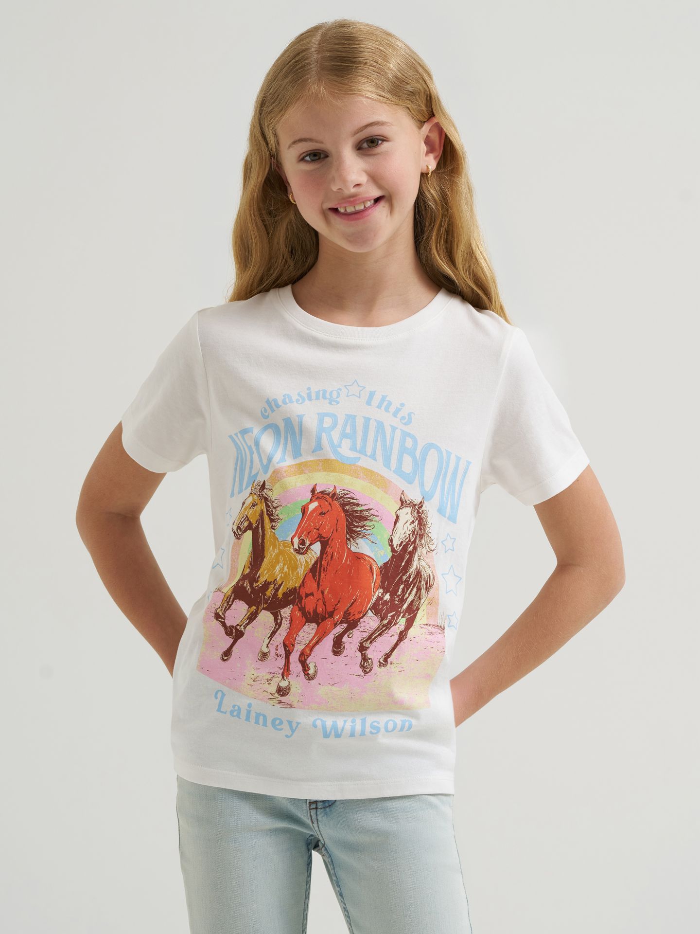 Футболки Lainey Wilson x Wrangler Neon Rainbow для девочек, цвет: Белый — фото 3