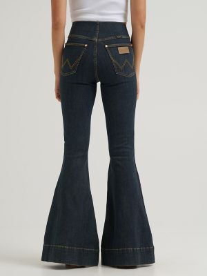 Lainey Wilson x Wrangler Pintuck Pull On Bell Bottoms in Sandrider