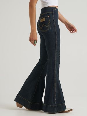 Lainey Wilson x Wrangler Pintuck Pull On Bell Bottoms in Sandrider