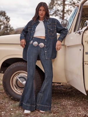 Lainey Wilson x Wrangler Pintuck Pull On Bell Bottoms in Sandrider