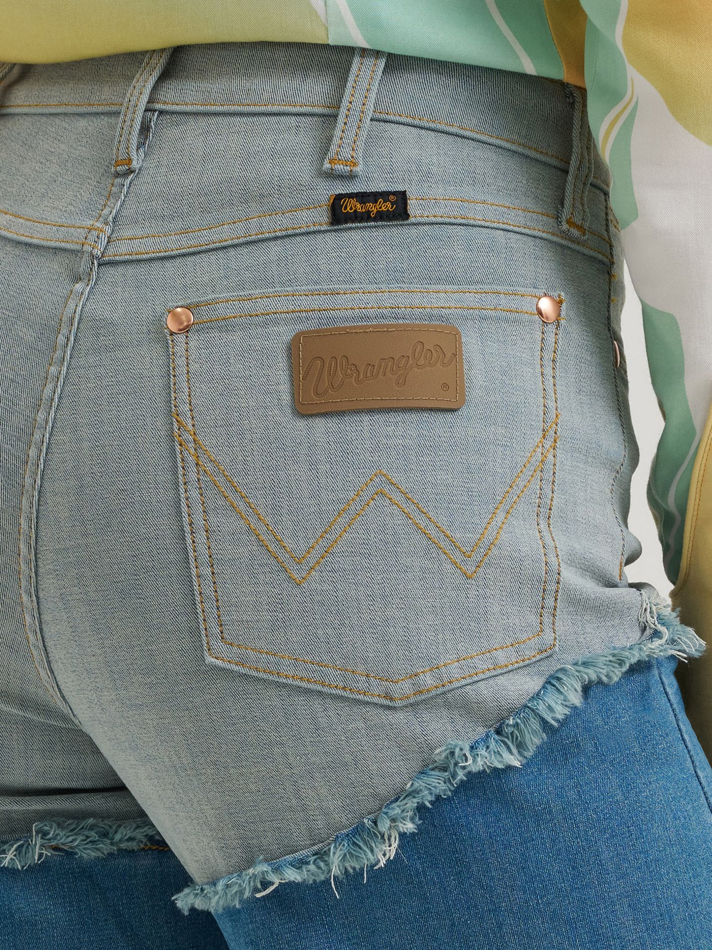 Женские джинсы Lainey Wilson x Wrangler Pieced Chaps Cheeky Wide Leg, цвет: Синий — фото 8
