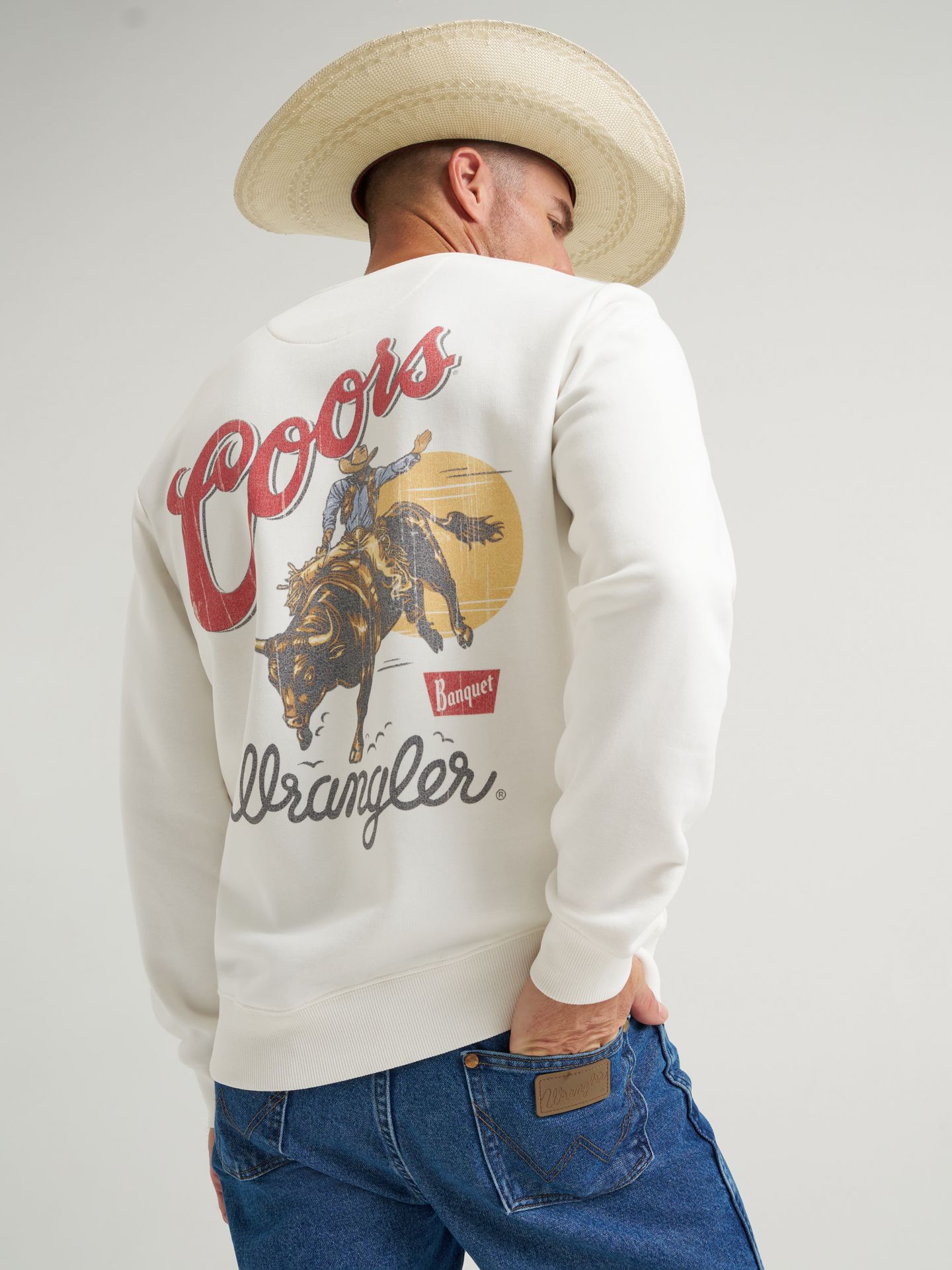 Мужской свитшот Wrangler x Coors Crewneck, цвет: Зефирный — фото 6