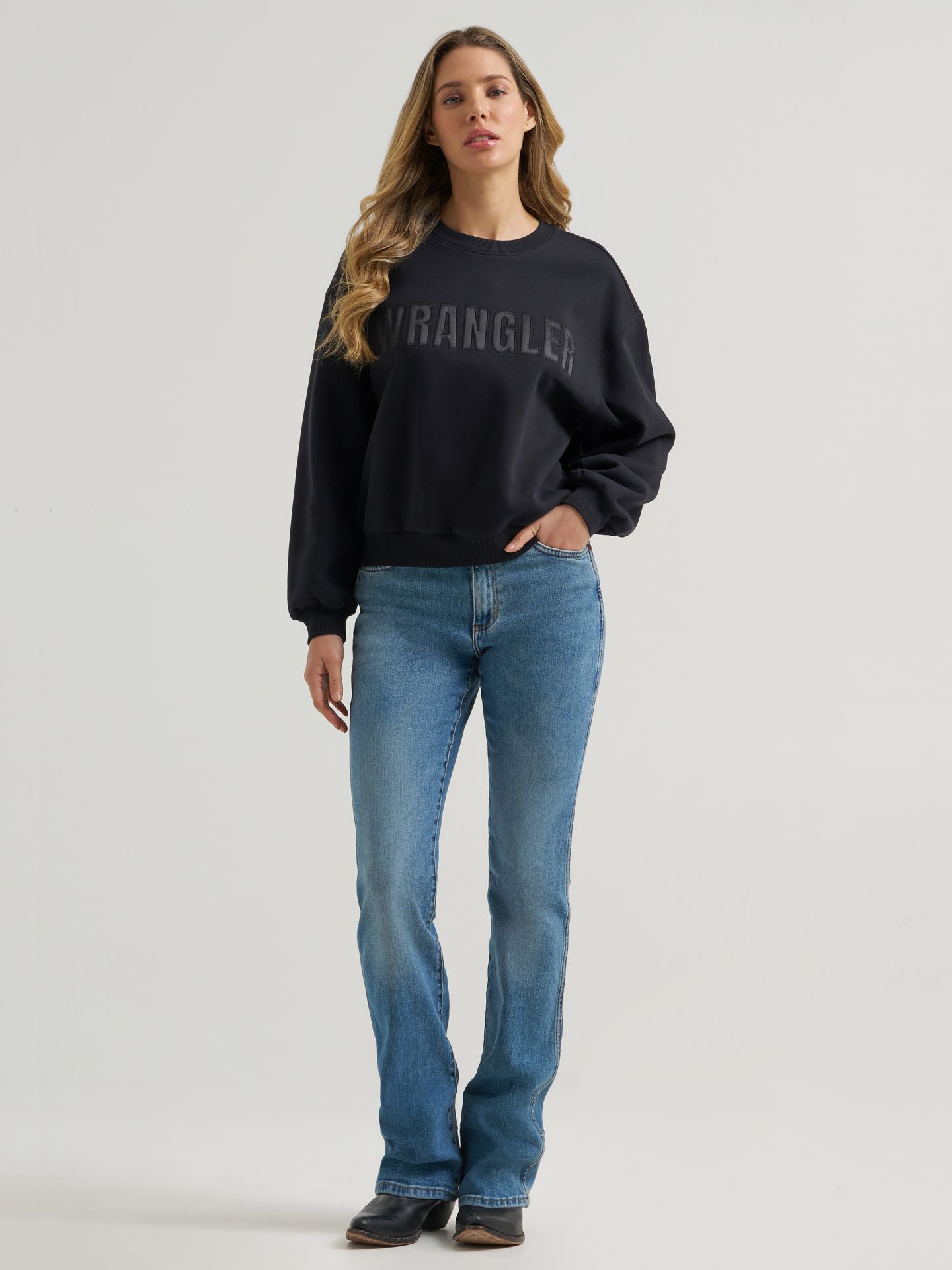 Женский свитер Wrangler Logo Canyon Crew Pullover, цвет: Чёрный — фото 2