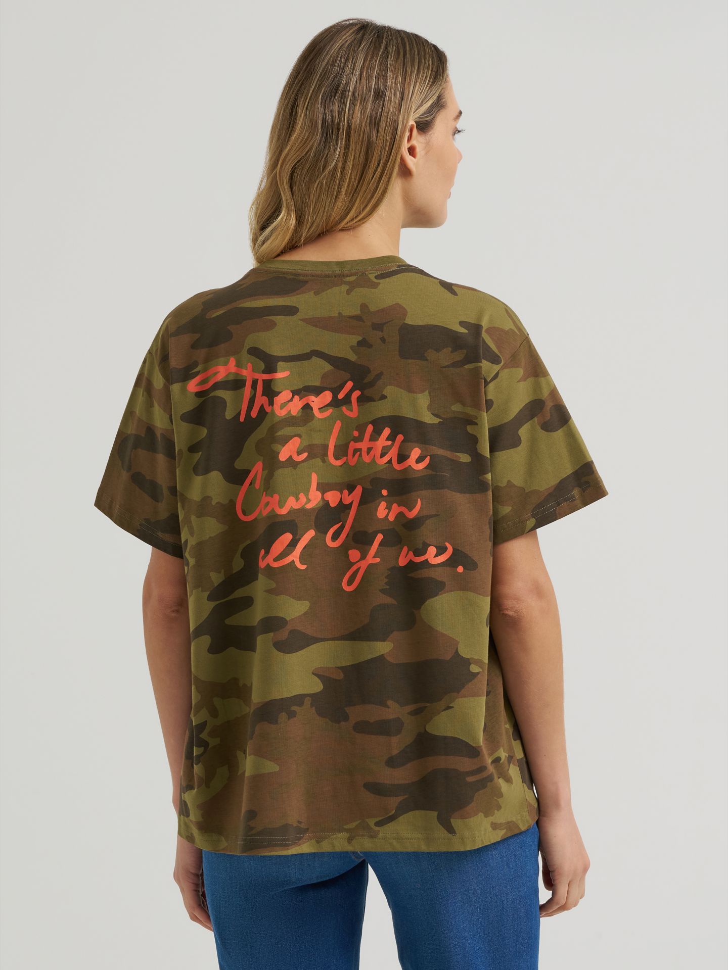 Женская футболка Wrangler Cowboy Camo Girlfriend Graphic, цвет: Камуфляжный с принтом — фото 2