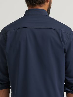 Wrangler All Terrain Gear Men's Live-In Solid Shirt in Dark Sapphire alternative view 5