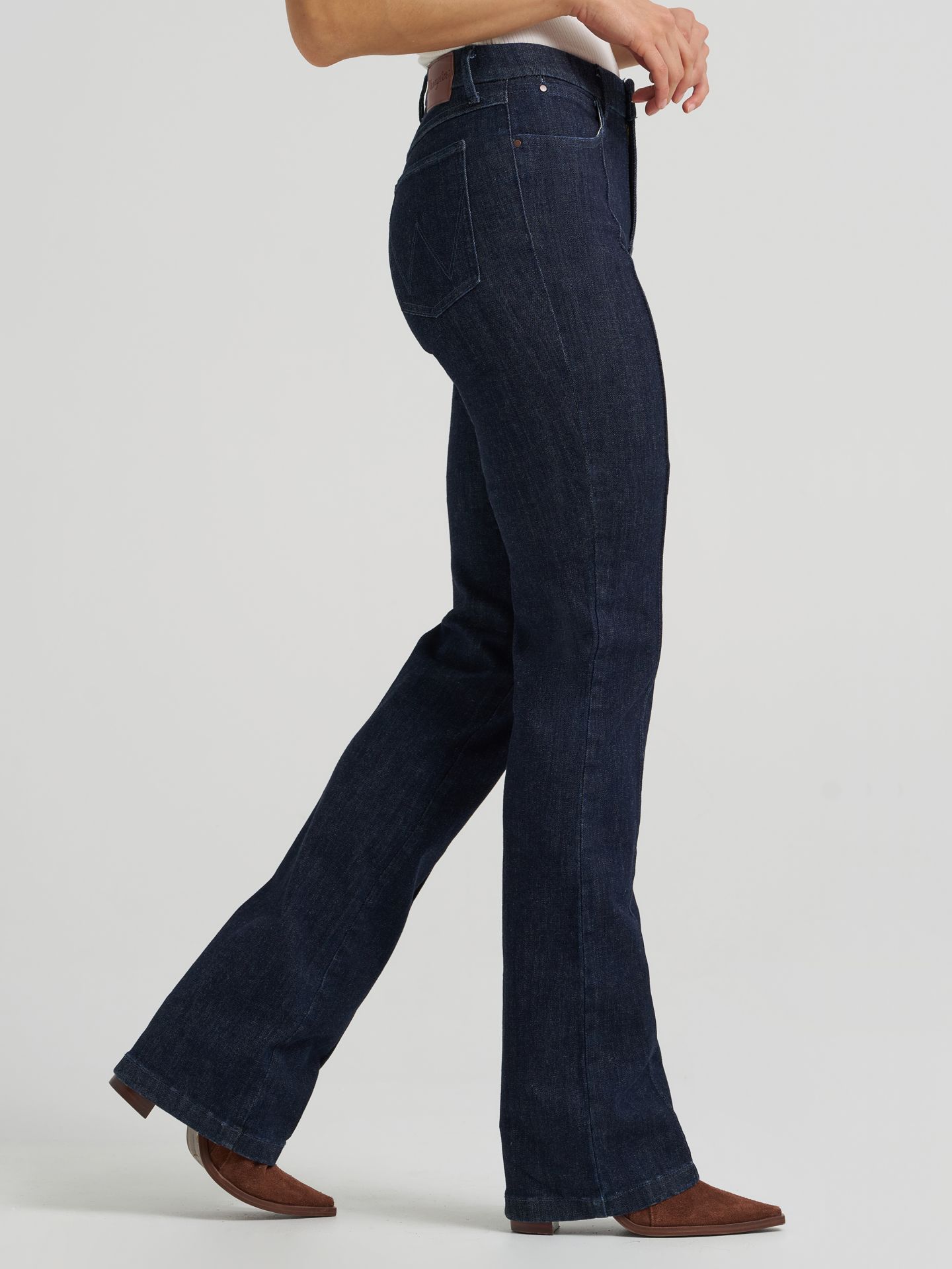 Женские джинсы Wrangler Bespoke Pintuck Bootcut Jean, цвет: Camryn — фото 4