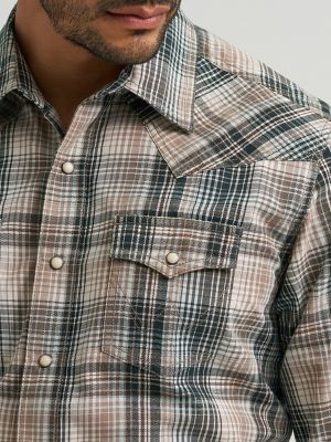 Men's Wrangler Retro&reg; Premium Long Sleeve Western Snap Plaid Shirt in Chocolate Spruce alternative view 3