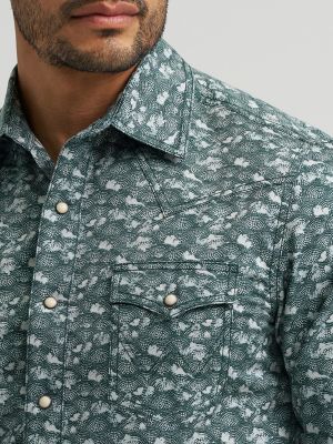 Men's Wrangler Retro&reg; Premium Long Sleeve Western Snap Printed Shirt in Washout Green alternative view 3