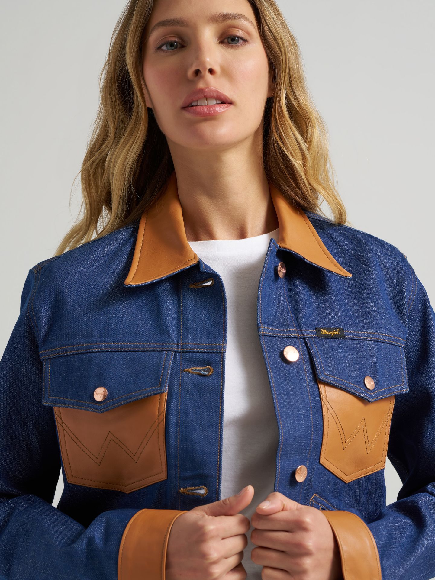 Женские куртки Dr. Scholl's x Wrangler Denim Leather Trim, цвет: Синий — фото 4