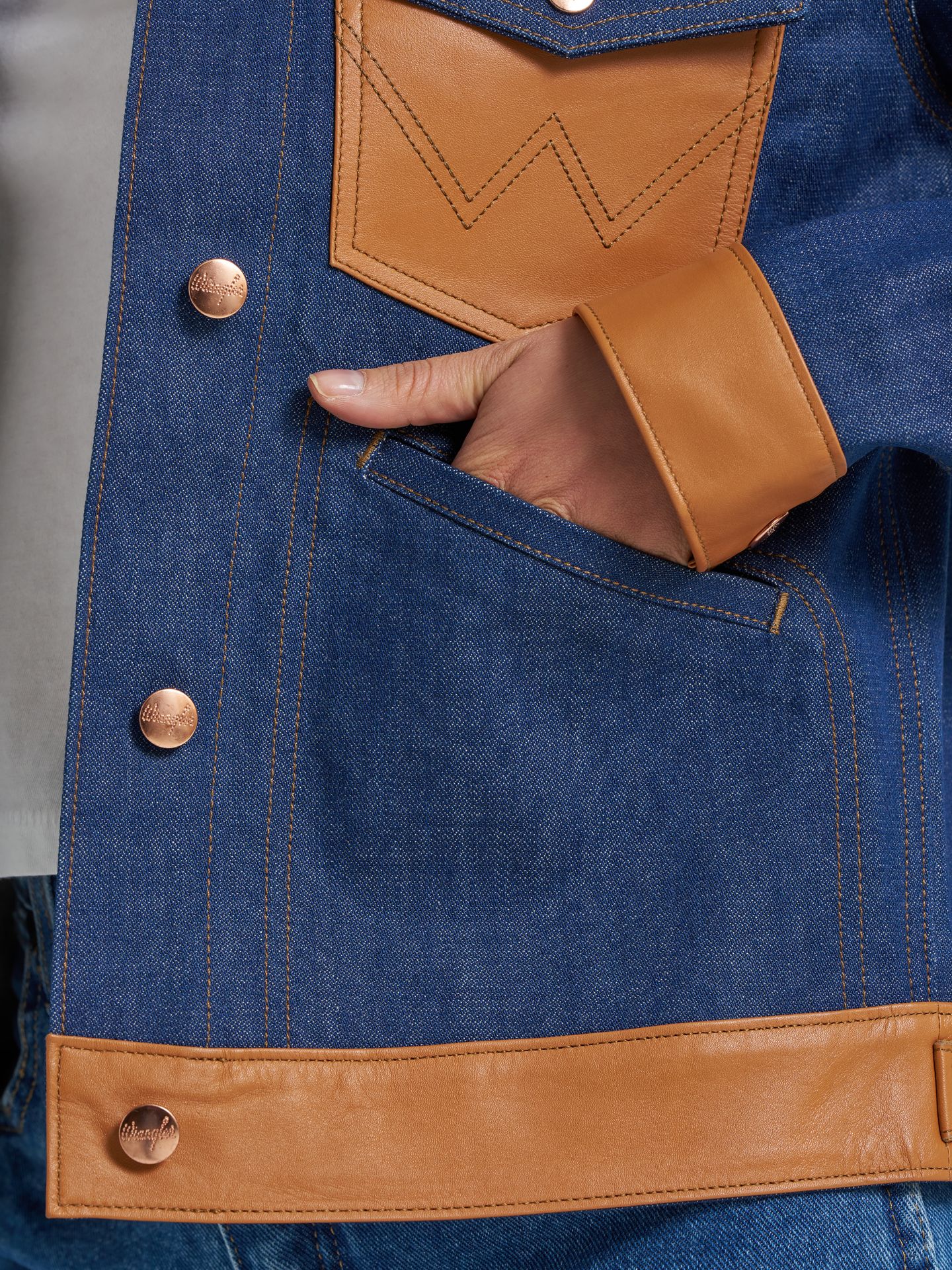 Женские куртки Dr. Scholl's x Wrangler Denim Leather Trim, цвет: Синий — фото 8