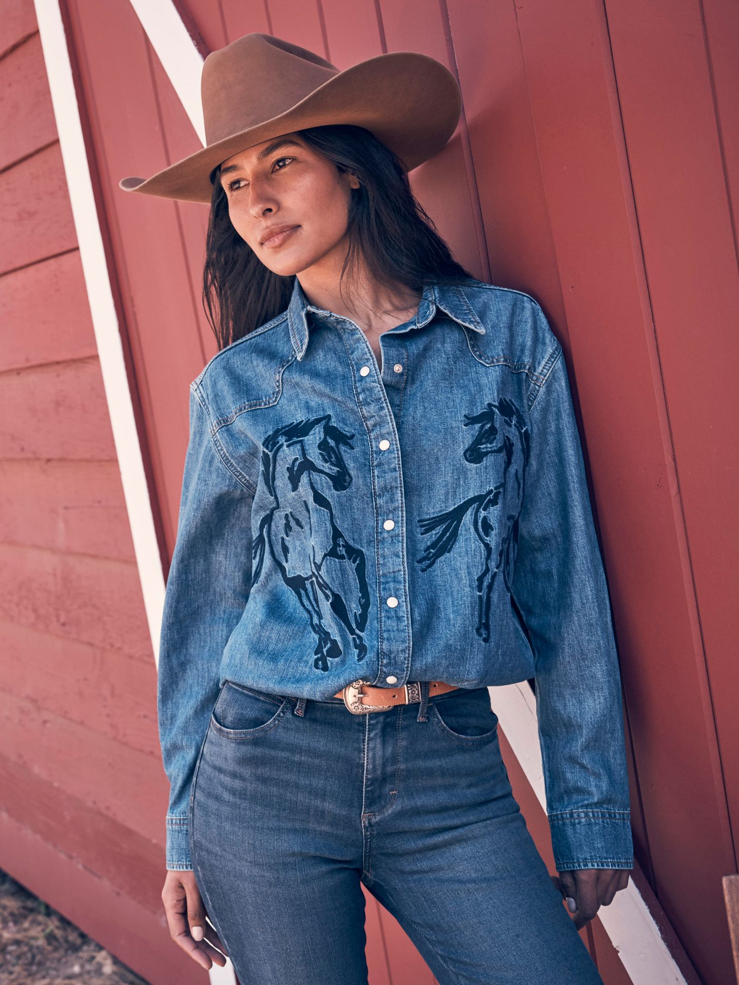 Женская рубашка Wrangler Horses Boyfriend Western Snap, цвет: Джинсовый — фото 1