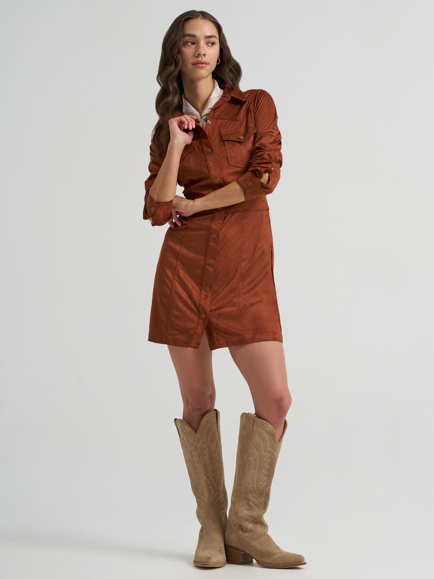 Женское платье Wrangler Sueded Western Snap Shirt Dress, цвет: Коричный — фото 3
