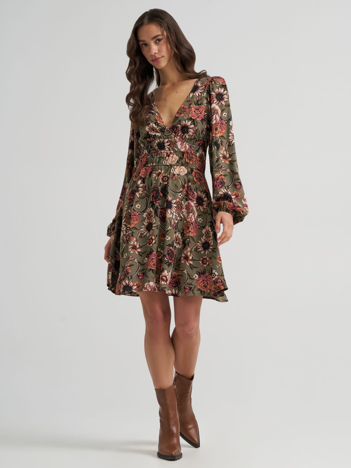 Женское платье Wrangler Floral Smocked, цвет: Зелёный — фото 3