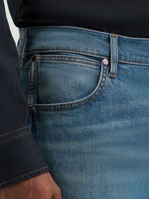 Men's Wrangler Retro&reg; Slim Fit Bootcut Jean in Wes