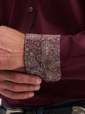 Wrangler&reg; George Strait&trade; Solid One Pocket Button Down Shirt in Burgunde alternative view