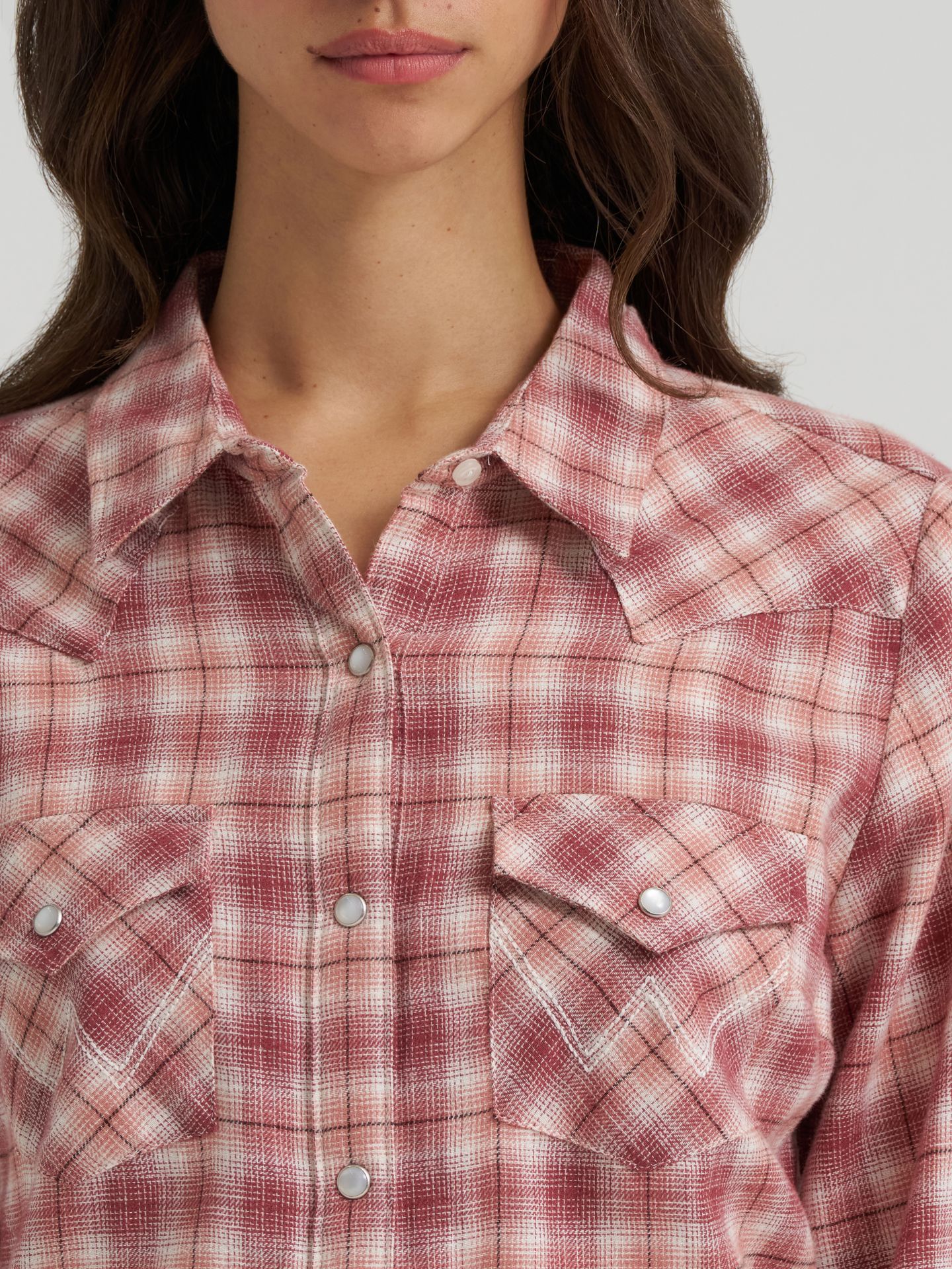 Женская рубашка Wrangler Retro® Essential Flannel Snap, цвет: Розовый — фото 4