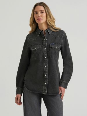 Women's Wrangler Colorwash Iconic Snap Shirt in Black Wash alternative view