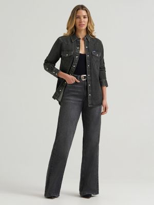 Women's Wrangler Colorwash Iconic Snap Shirt in Black Wash alternative view 2