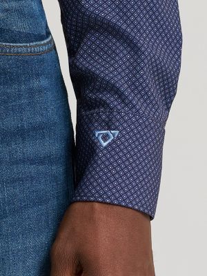 Men's Cody Johnson Performance Button Down Shirt in Navy Night