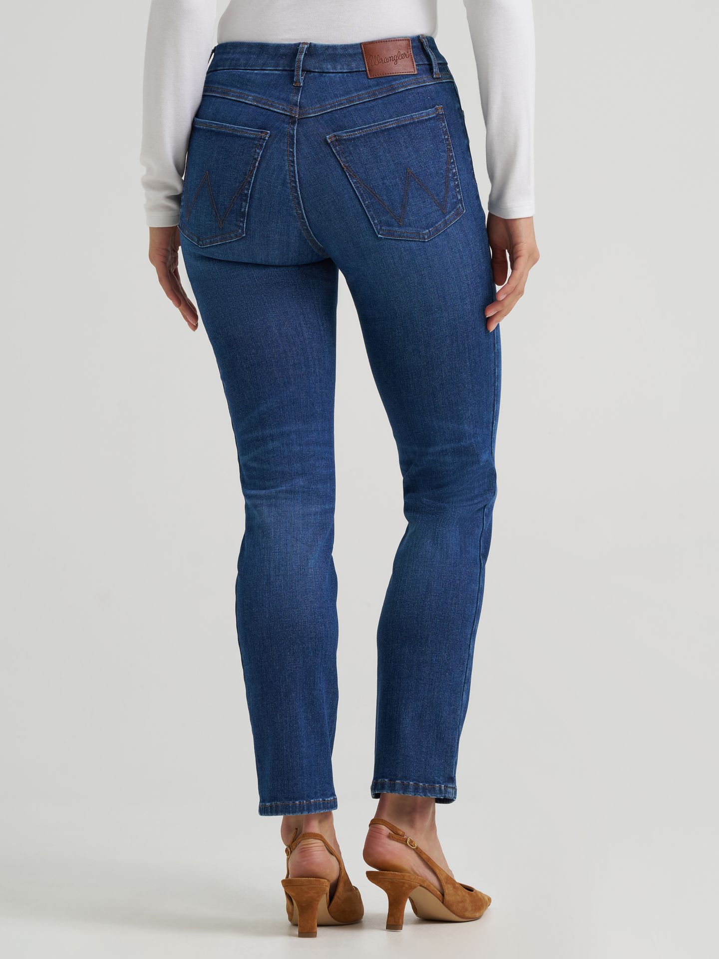 Женские джинсы Wrangler Bespoke Slim Straight Jean, цвет: Halle — фото 2