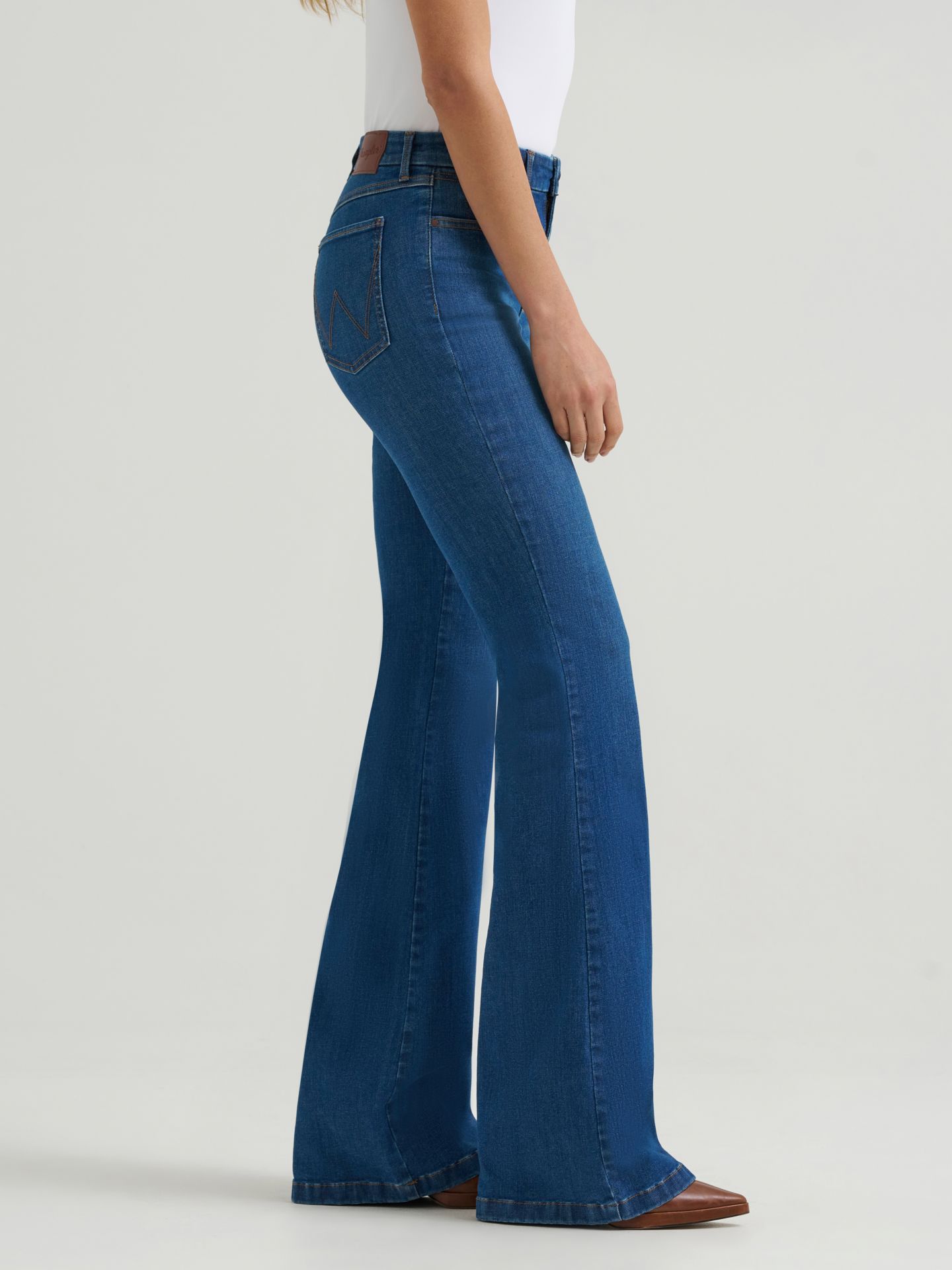 Женские джинсы Wrangler Bespoke High Rise Flare, цвет: Ivy — фото 5