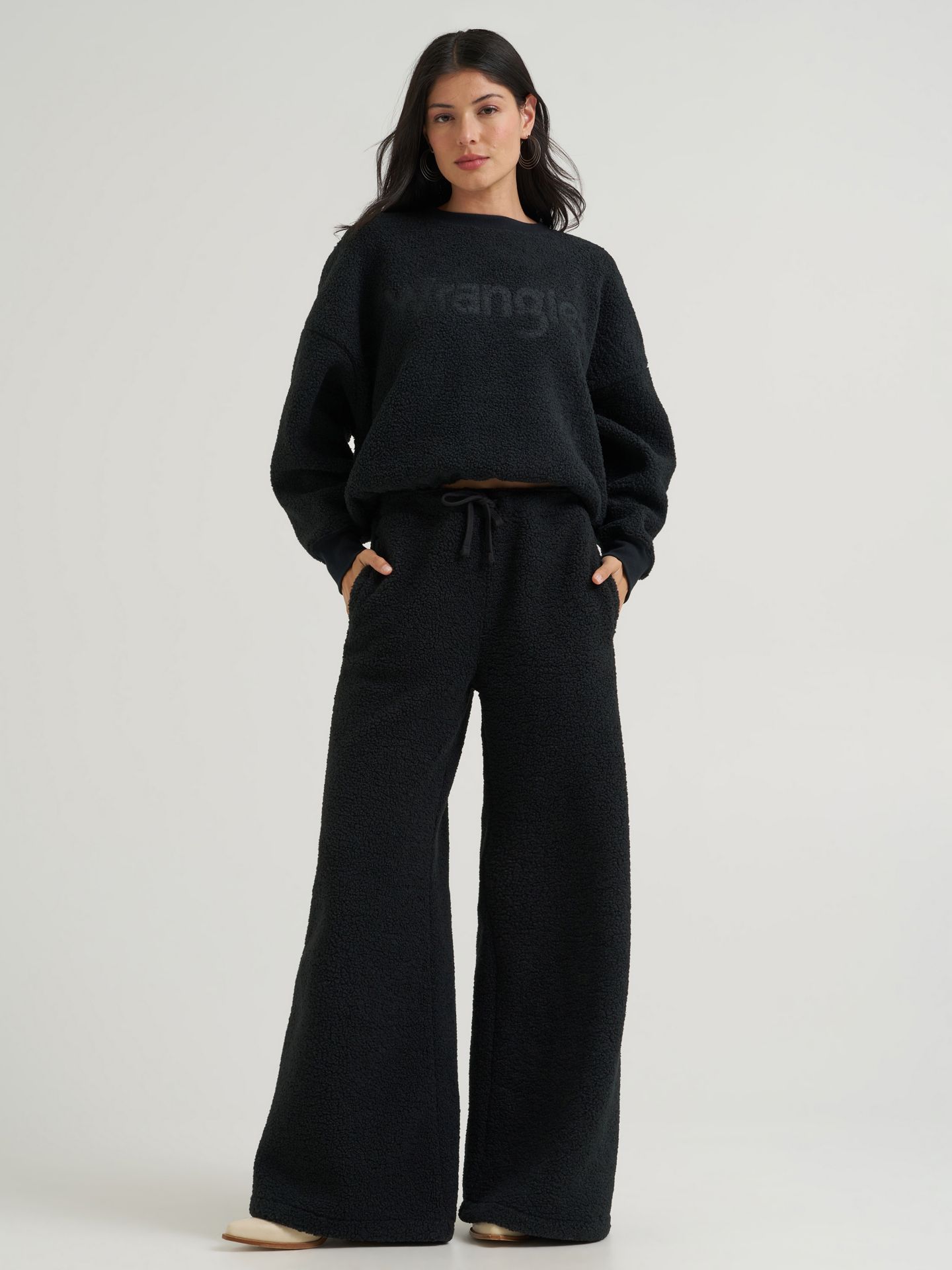 Женские брюки Wrangler Lainey Wilson X Wrangler Preshow Sherpa Sweatpant, цвет: Тёмно-синий — фото 3