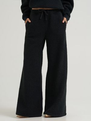 Lainey Wilson X Wrangler Preshow Sherpa Sweatpant in Midnight