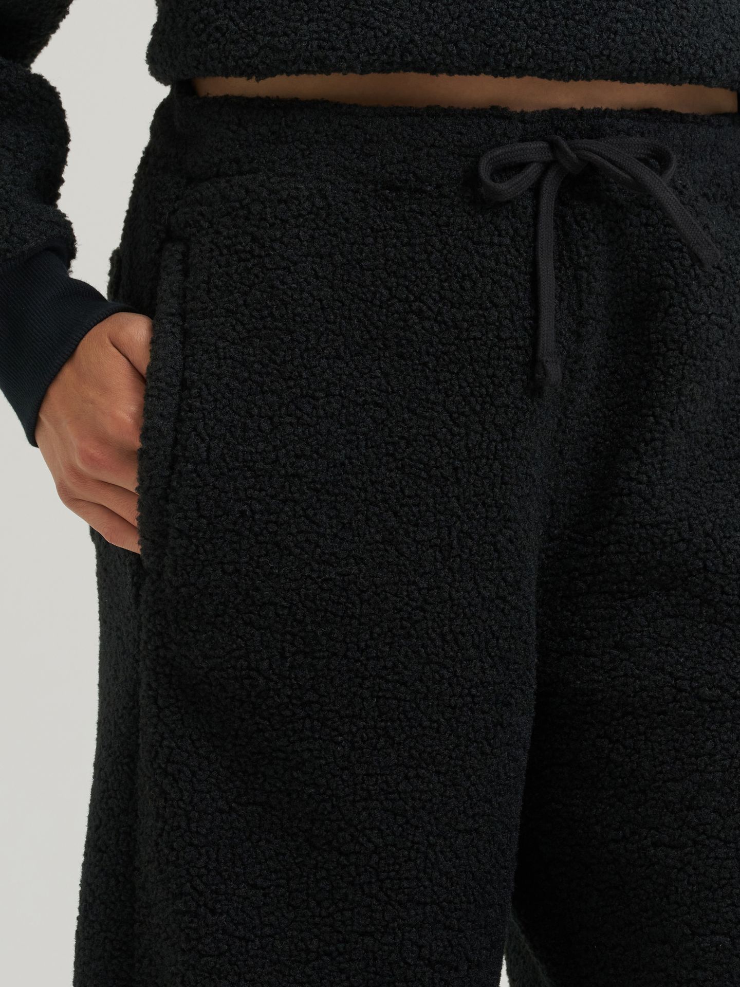 Женские брюки Wrangler Lainey Wilson X Wrangler Preshow Sherpa Sweatpant, цвет: Тёмно-синий — фото 9