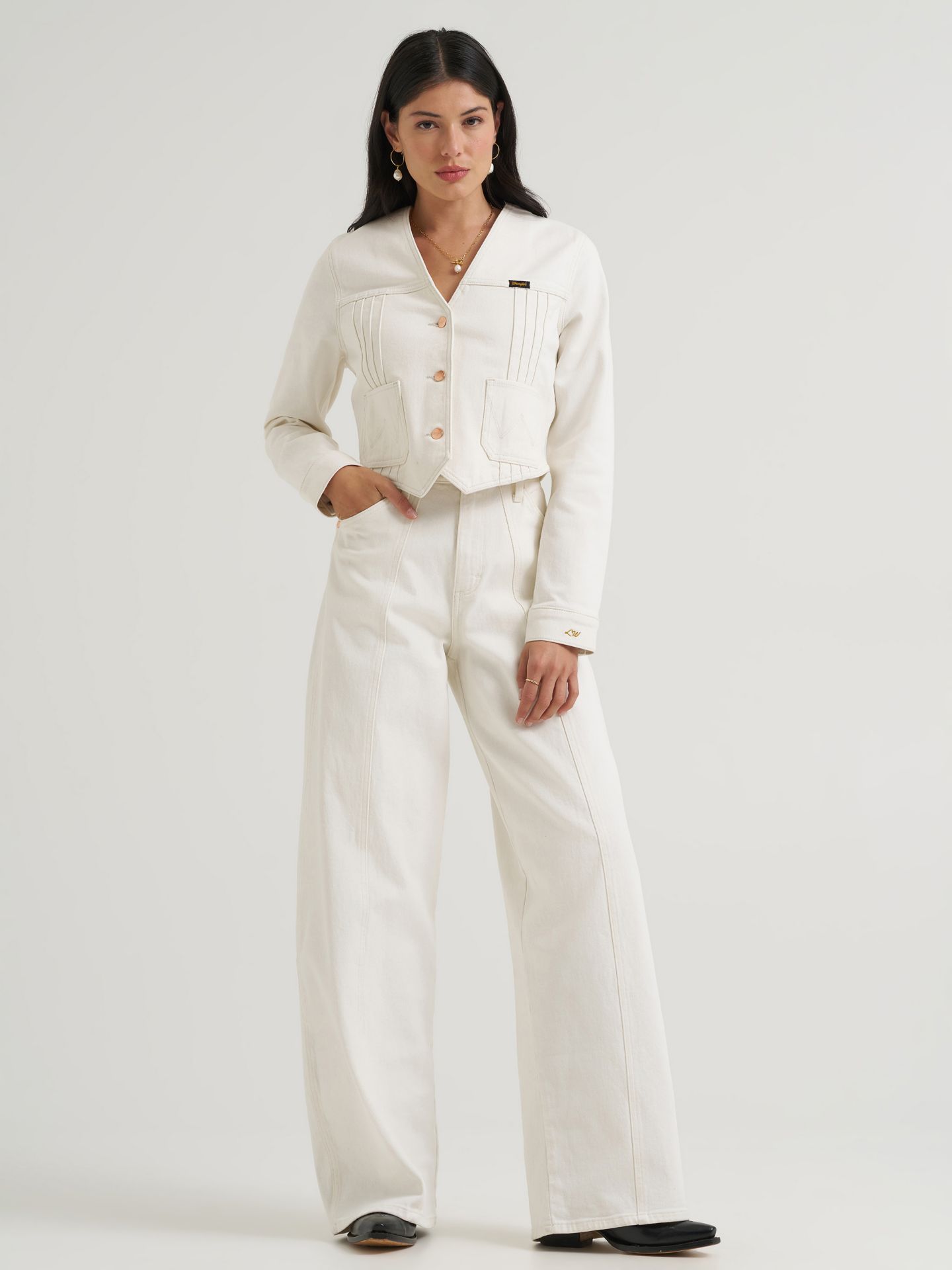 Женский топ Wrangler Lainey Wilson X Wrangler Pleated Tour Denim, цвет: Жемчужный белый — фото 3