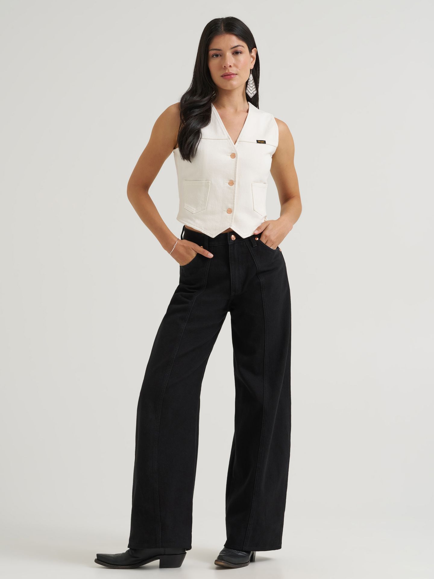 Женский жилет Wrangler Lainey Wilson X Wrangler Iconic Denim, цвет: Жемчужный белый — фото 3