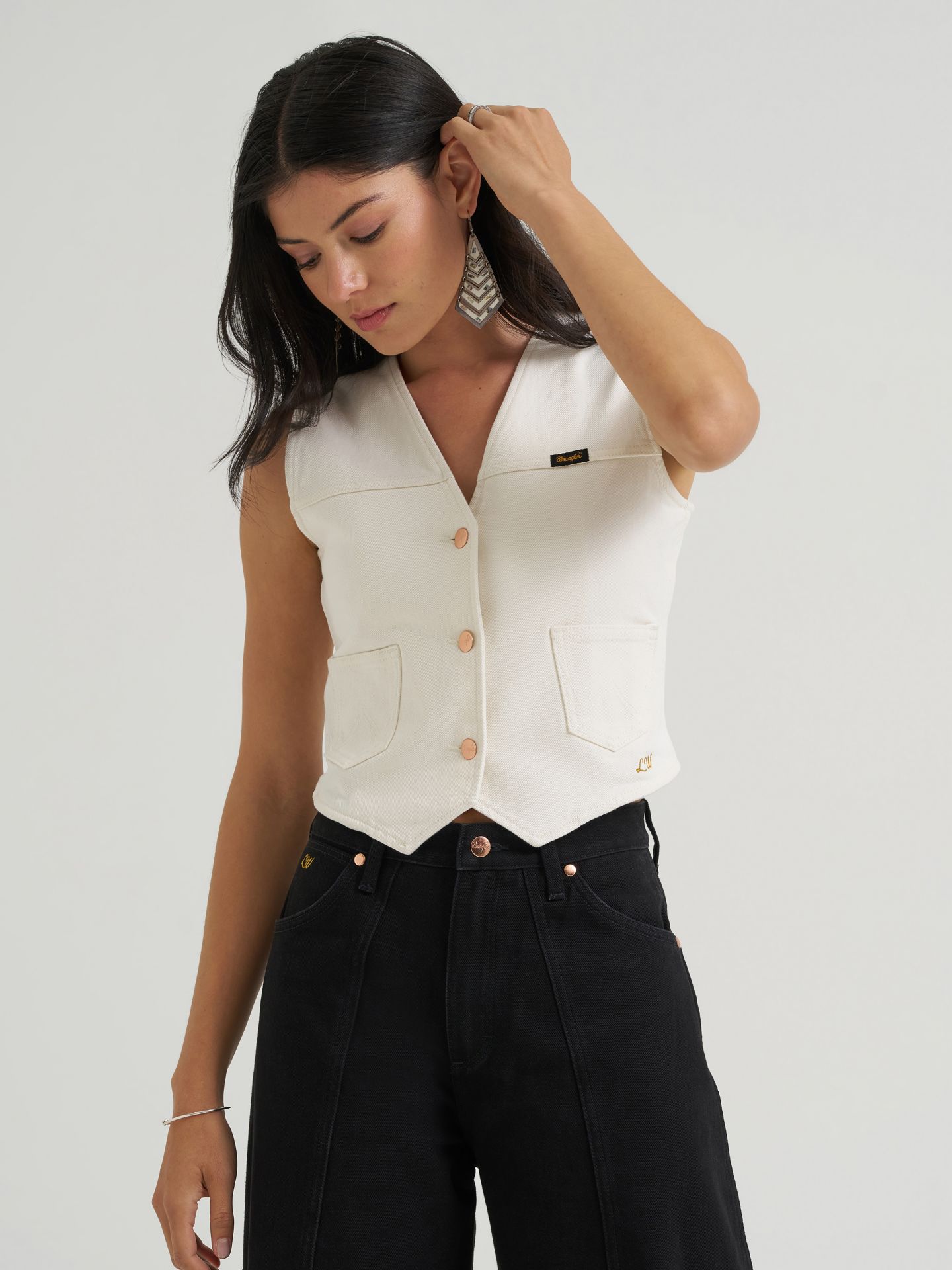 Женский жилет Wrangler Lainey Wilson X Wrangler Iconic Denim, цвет: Жемчужный белый — фото 4