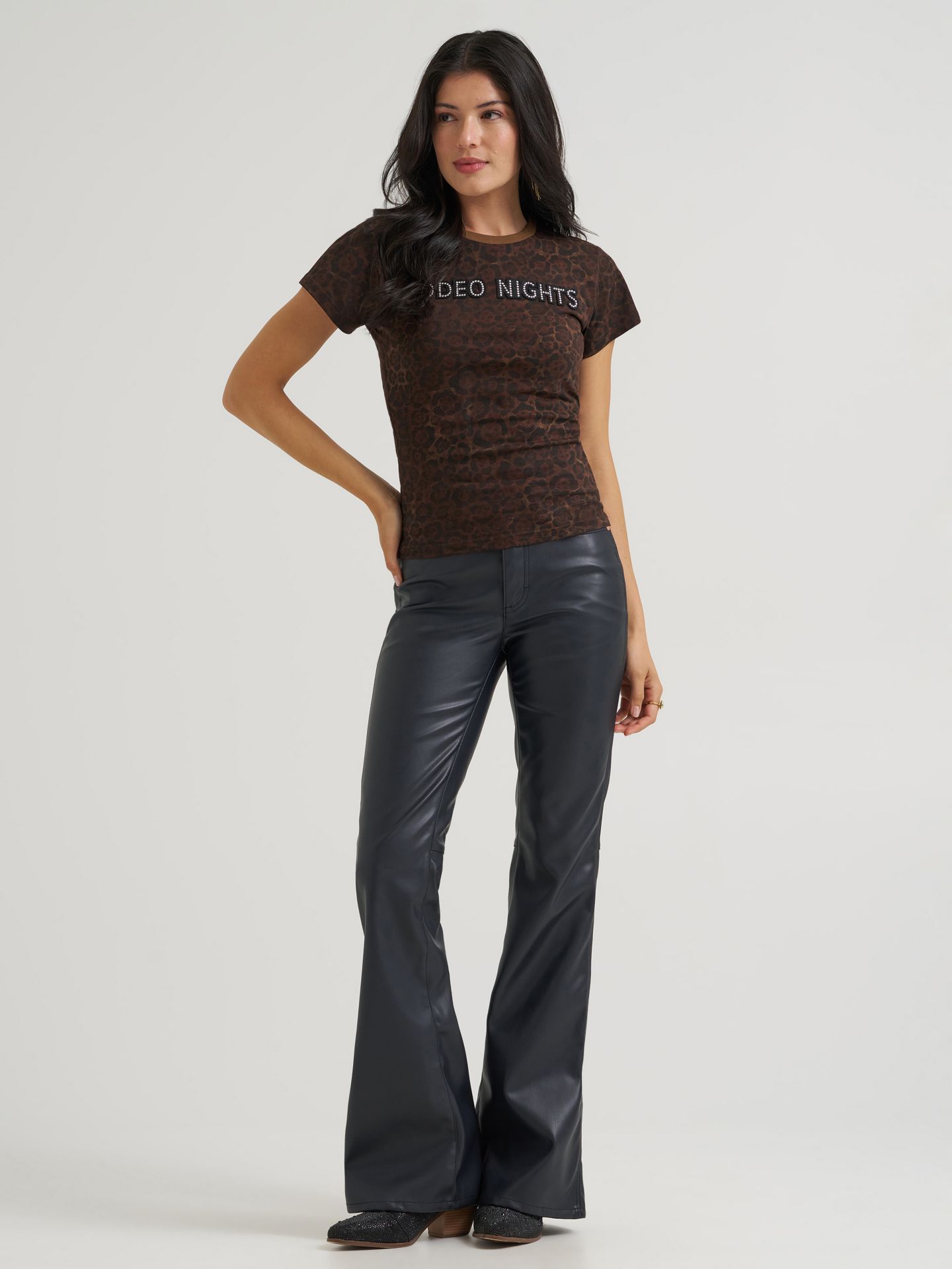 Женская футболка Wrangler Lainey Wilson X Wrangler Rodeo Nights, цвет: Леопардовый с принтом — фото 3