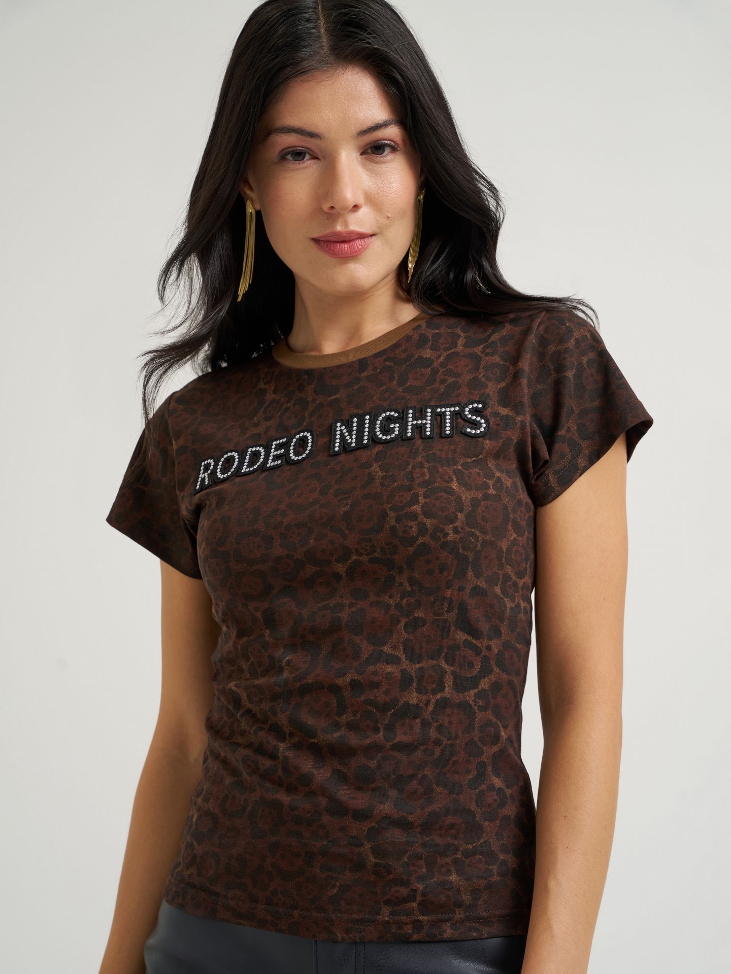 Женская футболка Wrangler Lainey Wilson X Wrangler Rodeo Nights, цвет: Леопардовый с принтом — фото 4