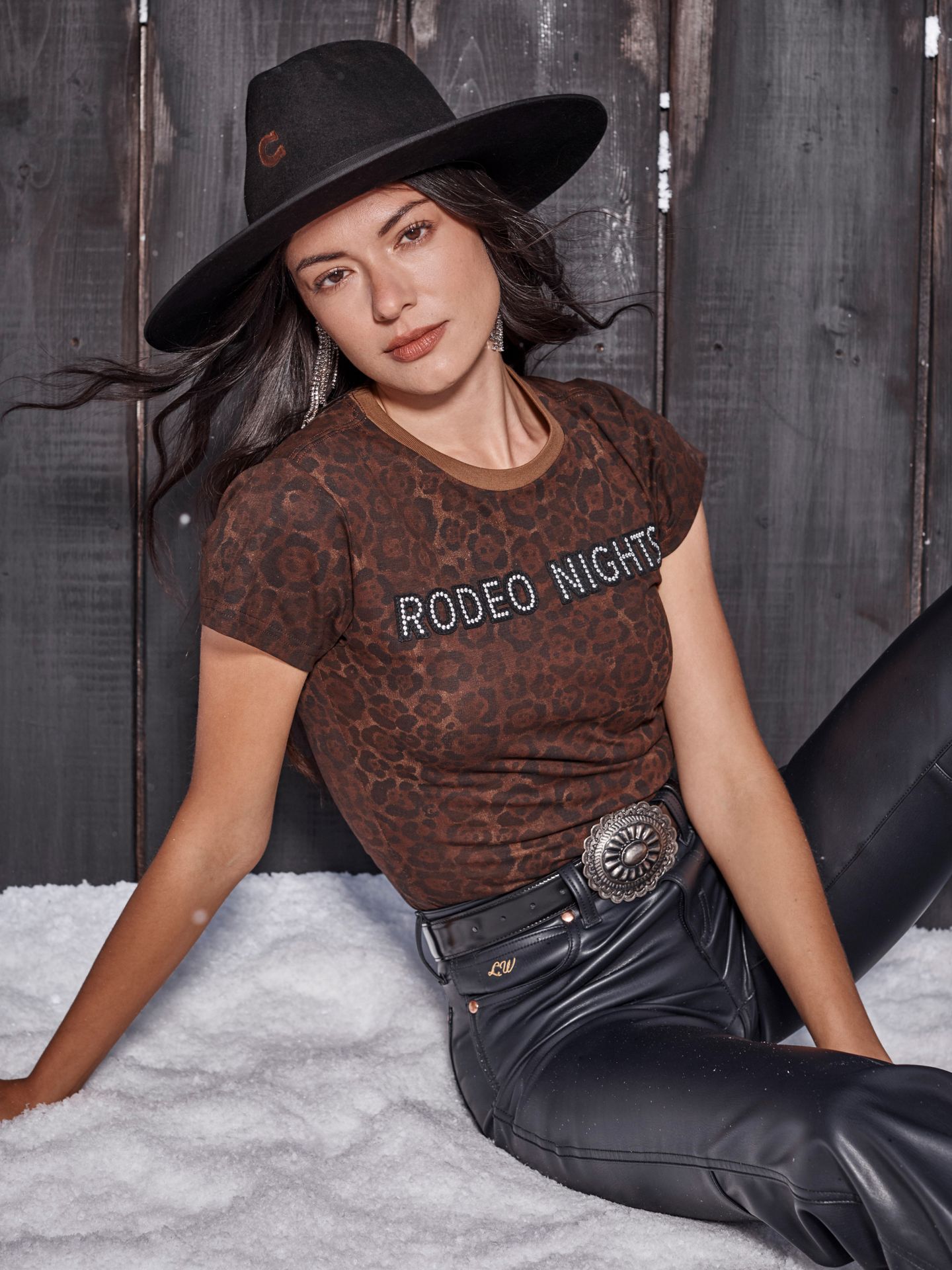 Женская футболка Wrangler Lainey Wilson X Wrangler Rodeo Nights, цвет: Леопардовый с принтом — фото 1