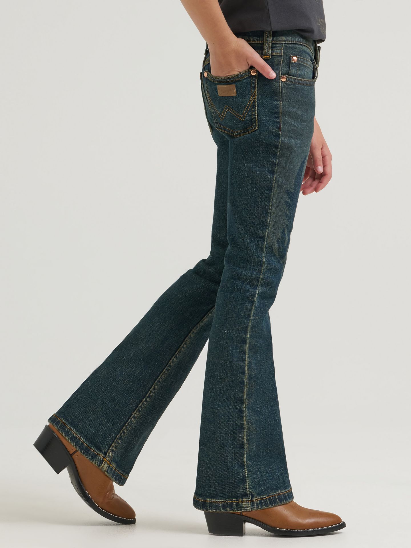 Ботинки Lainey Wilson x Wrangler Lasered Boot Huggers для девочек, цвет: Sandrider — фото 4