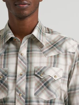 Men's Wrangler Retro&reg; Long Sleeve Sawtooth Snap Pocket Western Shirt in Olive Toast alternative view 3
