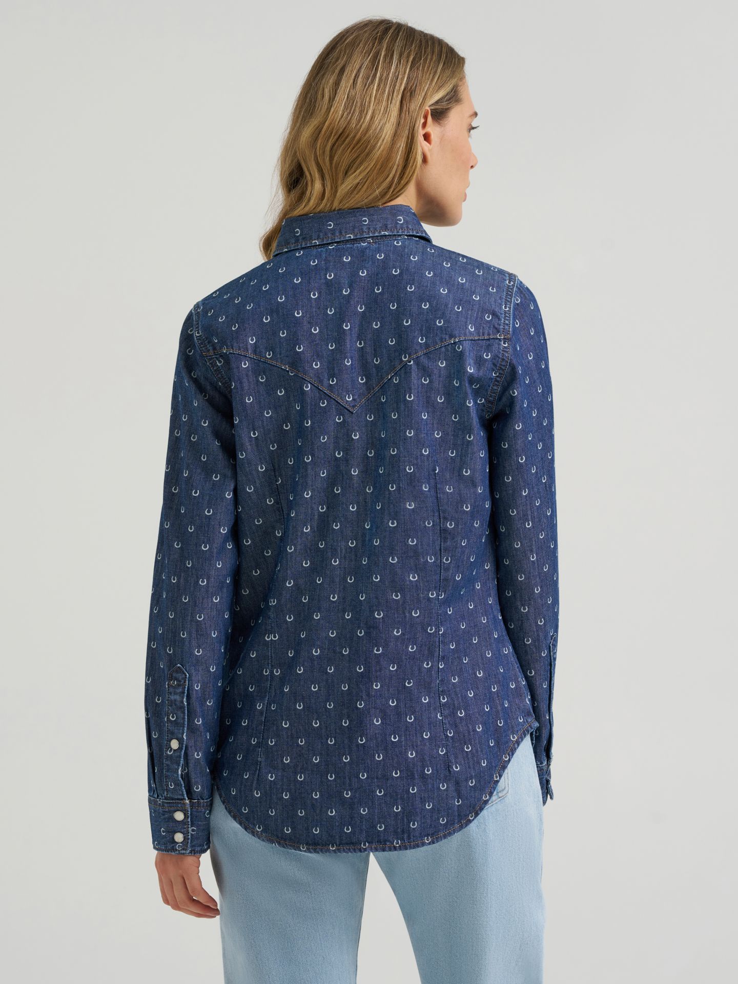 Женская рубашка Wrangler Printed Vintage Fit Snap, цвет: Джинсовый — фото 3
