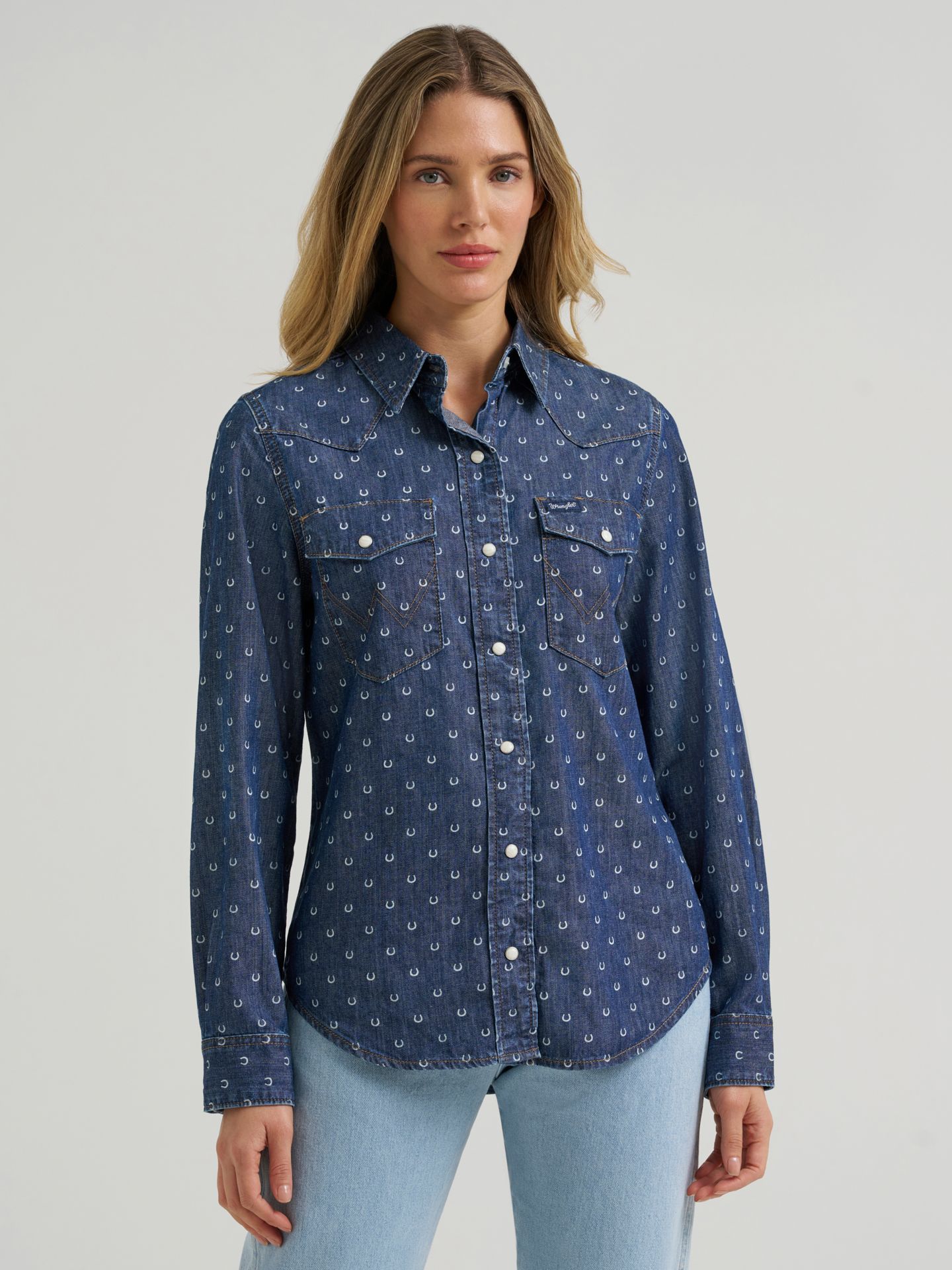Женская рубашка Wrangler Printed Vintage Fit Snap, цвет: Джинсовый — фото 1