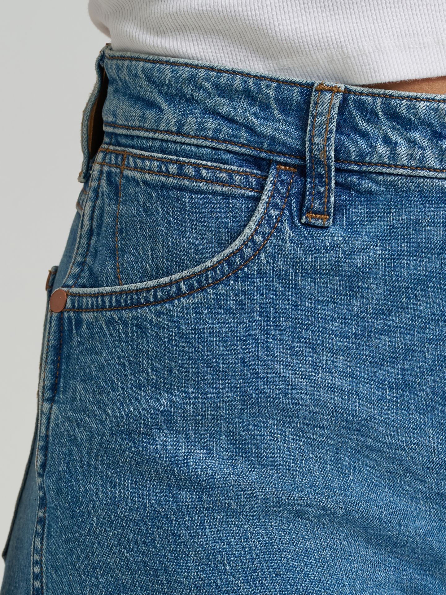 Женские шорты Wrangler Americana Mid-Length Cowboy, цвет: Индиго — фото 10