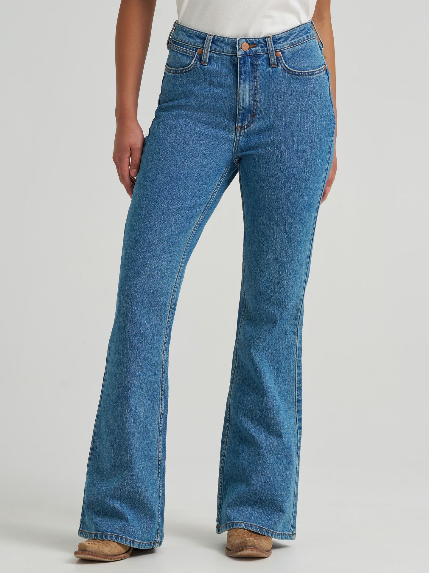 Женские джинсы Wrangler Americana Retro® Bailey High Rise Flare, цвет: Индиго — фото 6