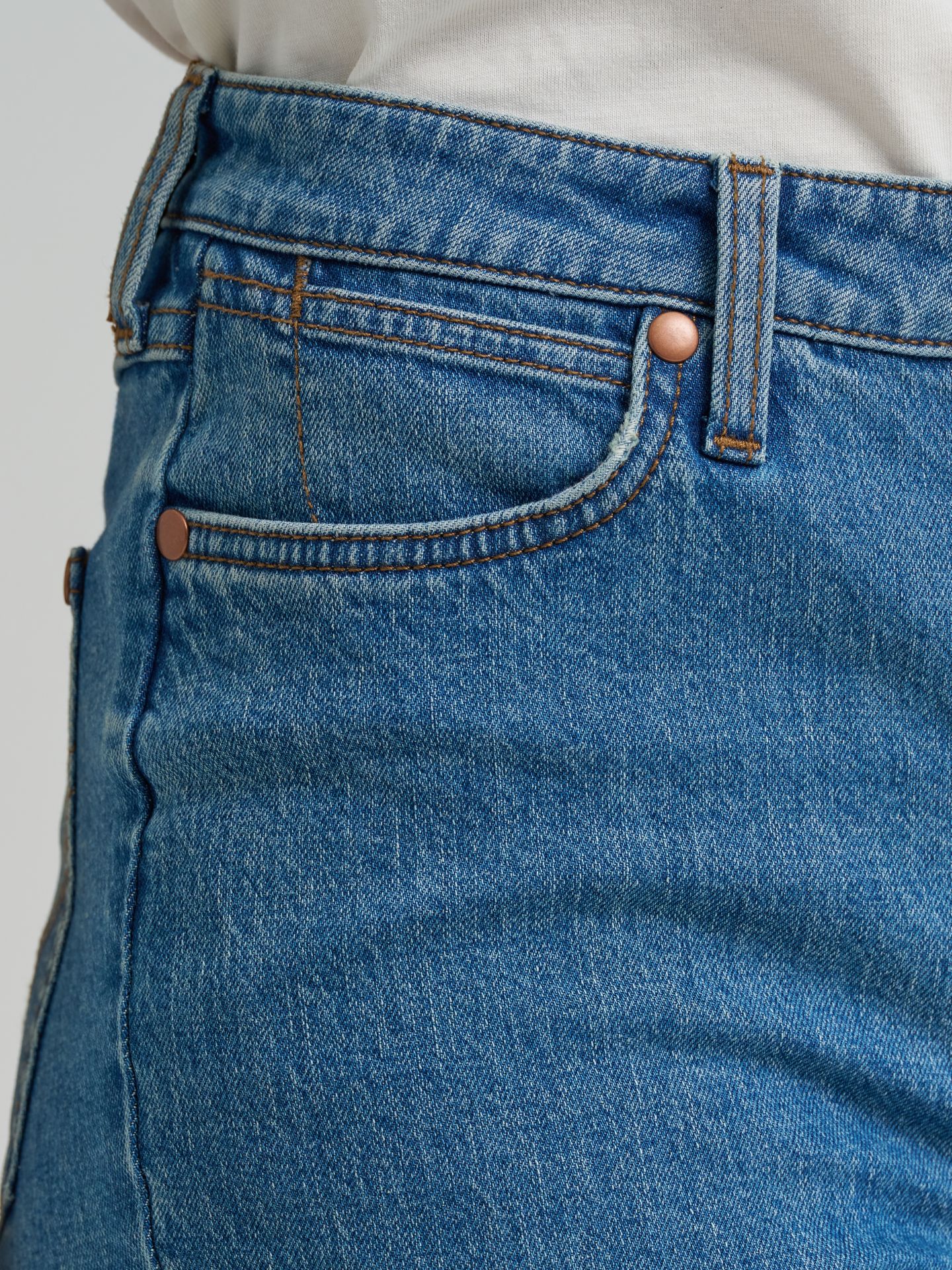 Женские джинсы Wrangler Americana Retro® Bailey High Rise Flare, цвет: Индиго — фото 9