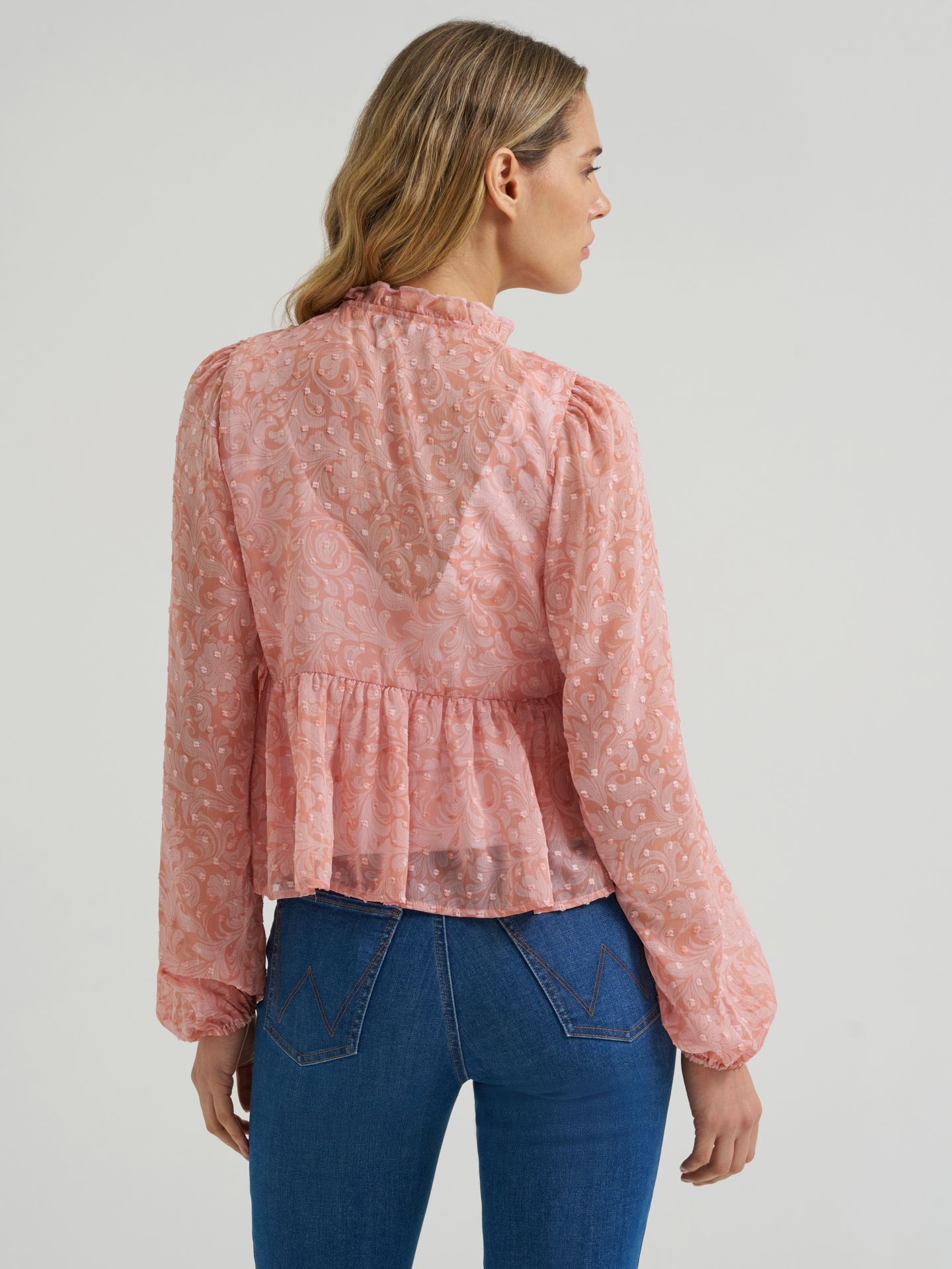 Женская блузка Wrangler Sheer Juliet Blouse, цвет: Розовый — фото 3