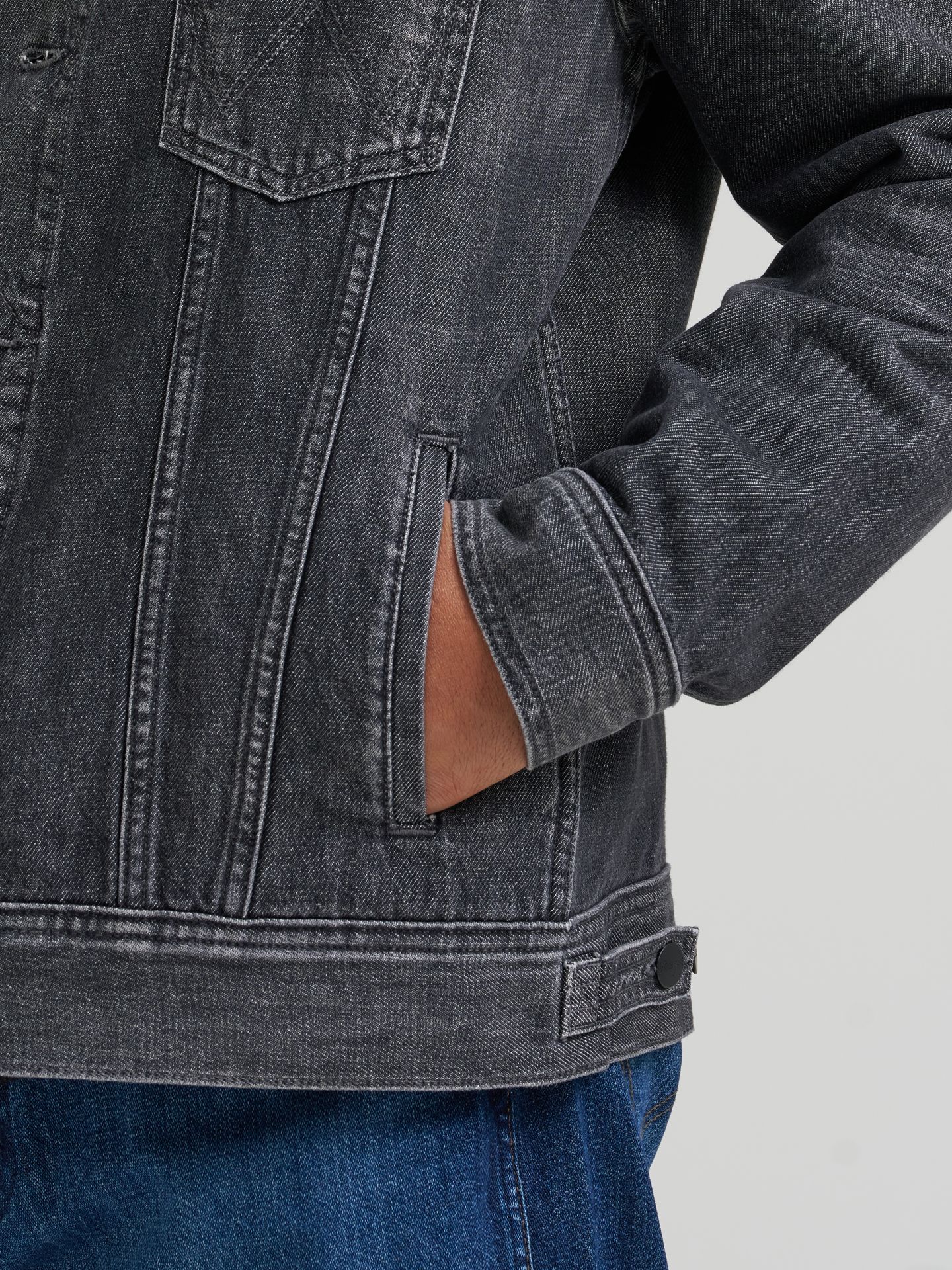 Мужская куртка Wrangler Toughlite™ Anti-Fit Denim, цвет: Smoky Granite — фото 7