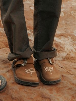 Chaco x Wrangler Women's Suede Clog in Saddle